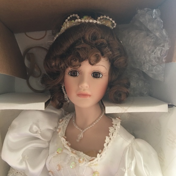 ❤️SALE ❤️Viola’s Performance: Porcelain Doll - Picture 3 of 6